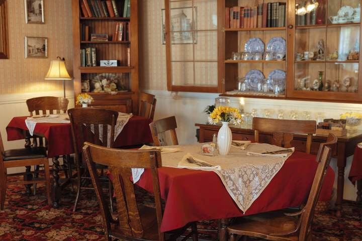Dining 48 of 48