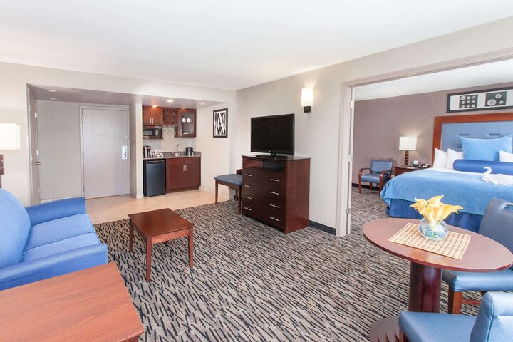 Wyndham Garden Elk Grove Village / OHare