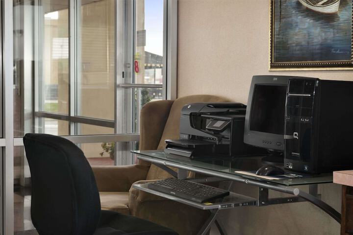 Business Center 31 of 31