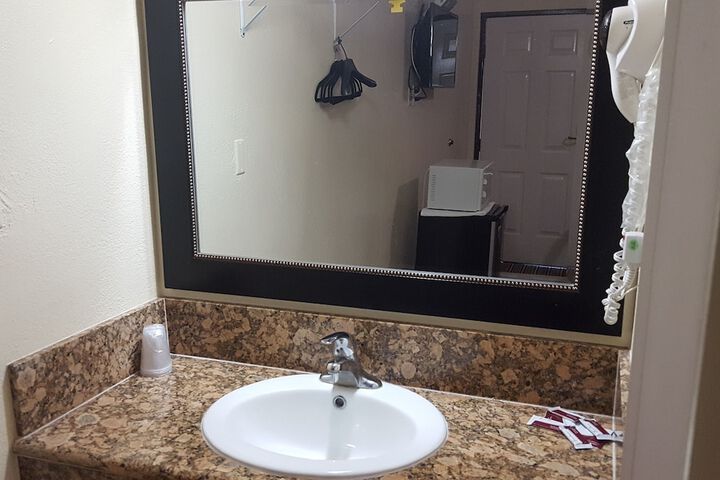 Room 26 of 40