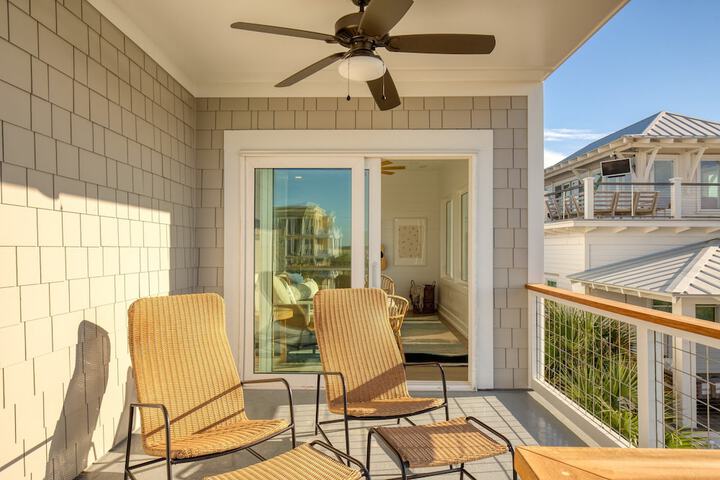 Oceans Eye by Avantstay Beach Front Home w / Roof Top Pool & Putting Green!