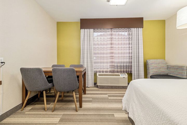 Room 302 of 348