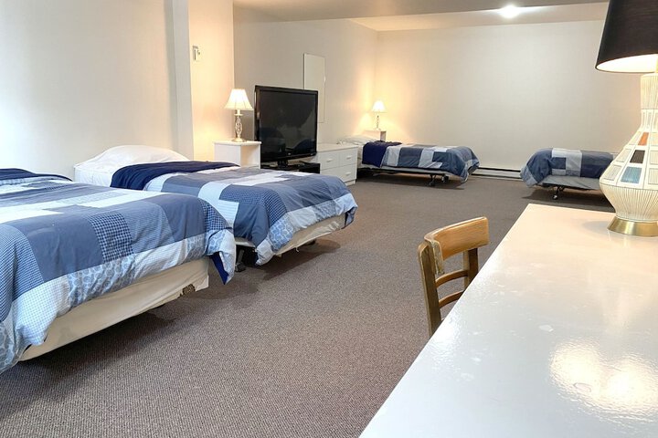 Room 65 of 211