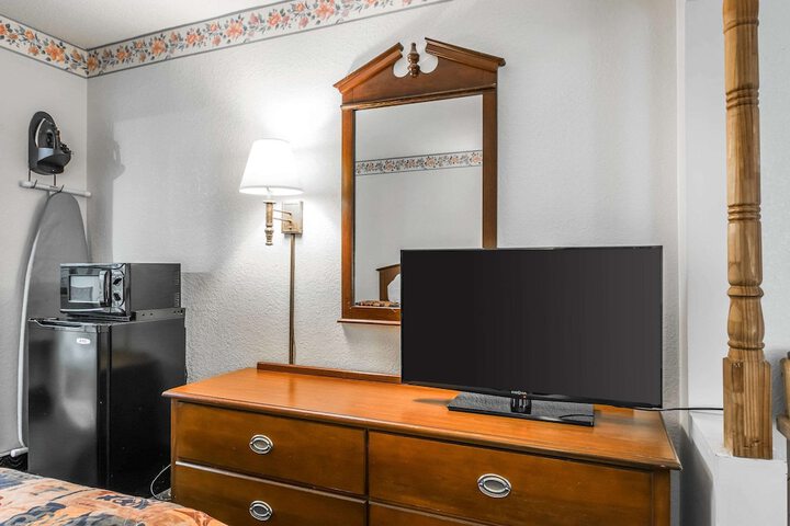 Room 9 of 29