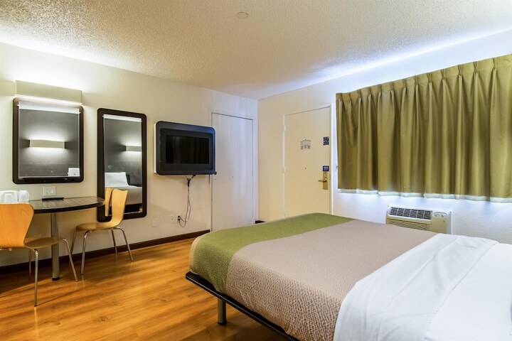 Room 22 of 33