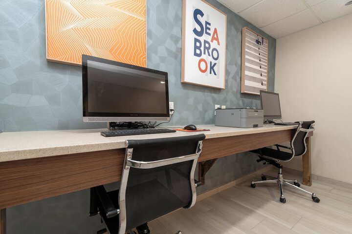Business Center 76 of 76
