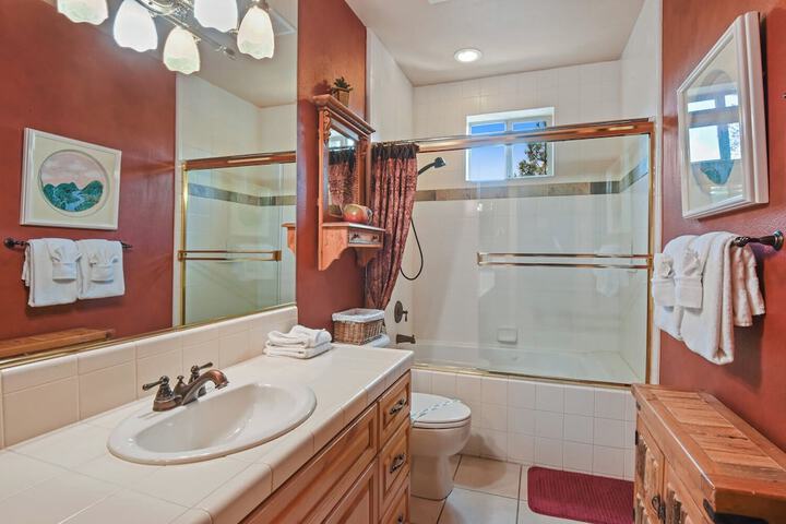 Crystal Charm Amazing 3 BDR Condo Close to Beaches Casinos, & Skiing!