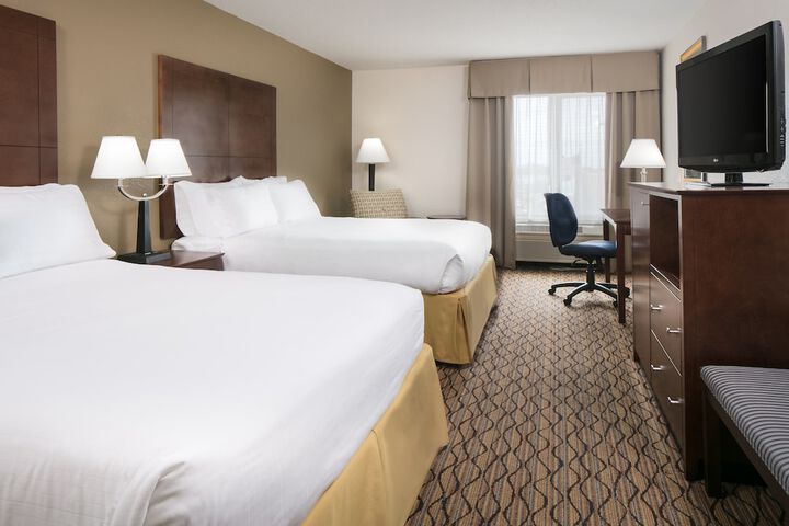 Holiday Inn Express Hotel & Suites Clinton by IHG