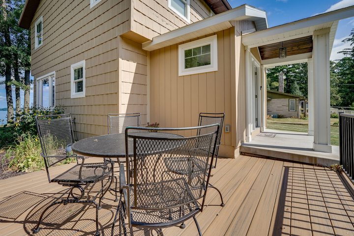 Lakefront Chippewa Falls Haven w / Private Deck!