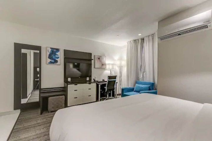 Room 16 of 32