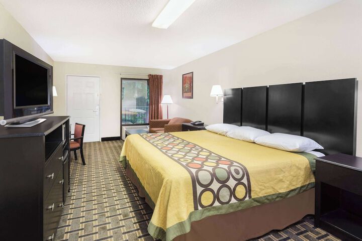 Room 16 of 19