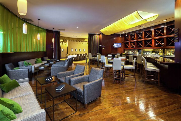 Lounge 66 of 69