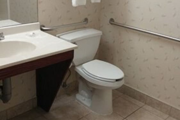 Country Inn & Suites by Radisson Waterloo, IA