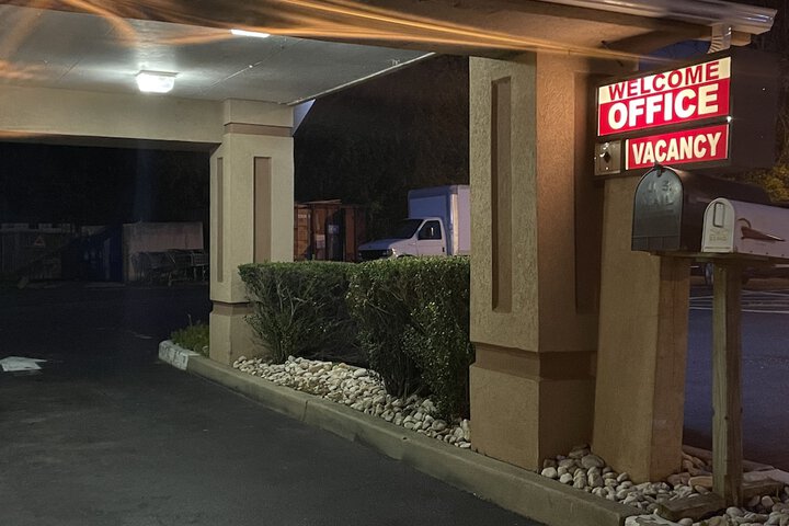 Travelers Inn