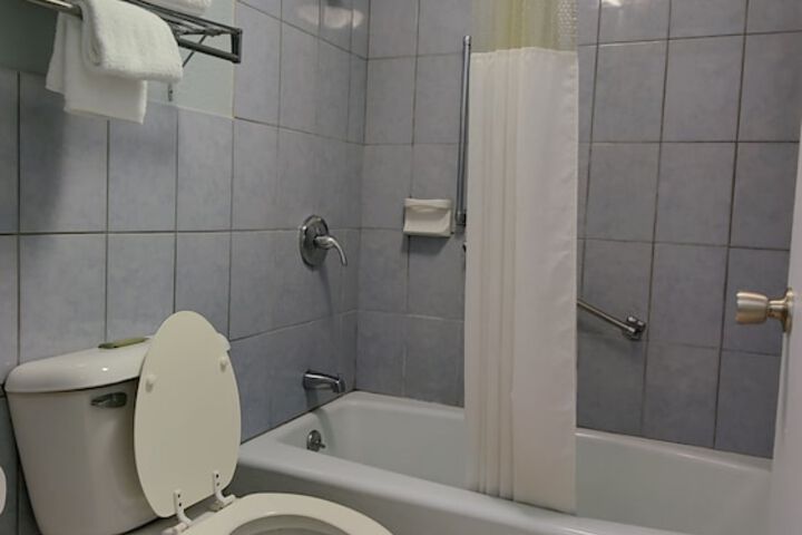 Countryside Inn & Suites