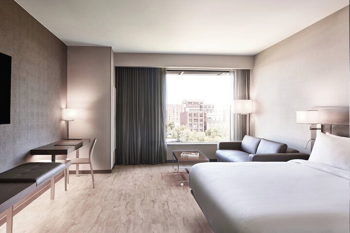 AC Hotel by Marriott Columbus Downtown