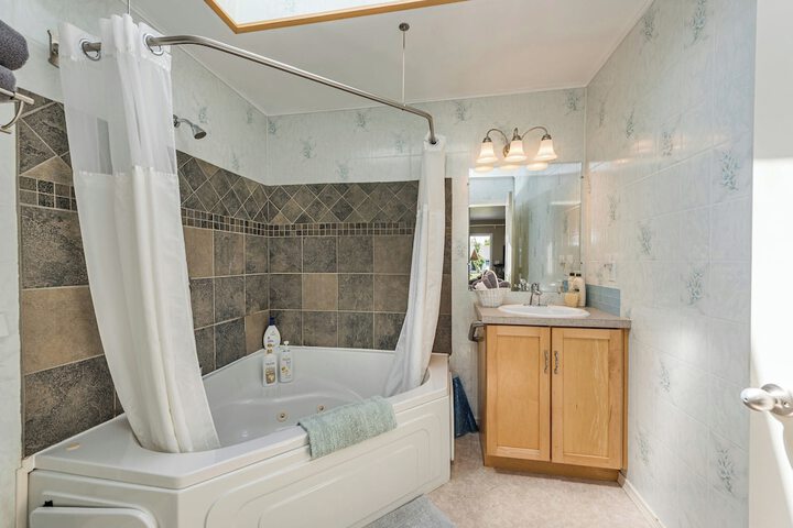 Hot Tub 121 of 131