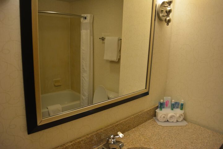 Holiday Inn Express & Suites Lancaster by IHG