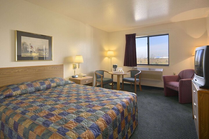 Room 4 of 6