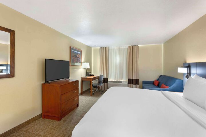 Room 52 of 61