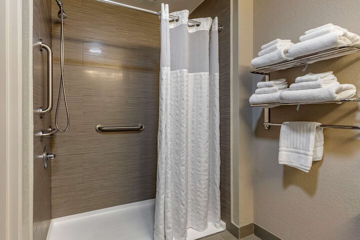 Comfort Suites Pineville - Ballantyne Area