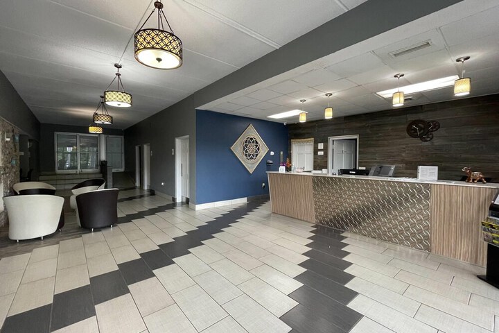 Travelers Inn & Suites Forest City
