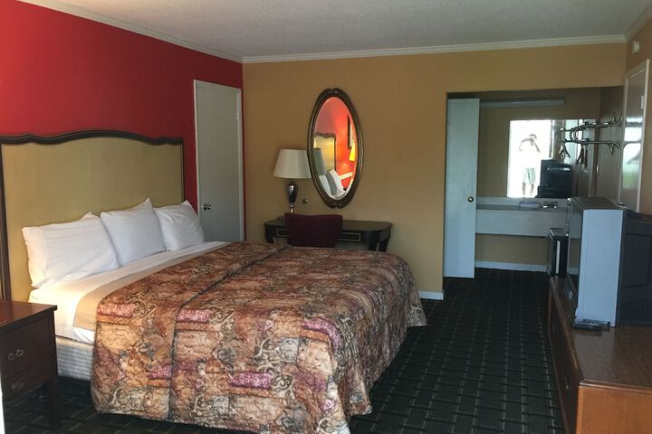 Room 22 of 28