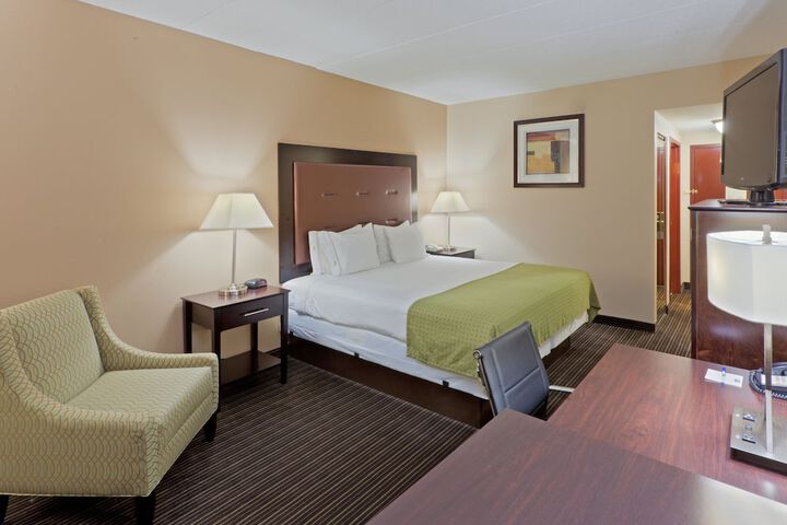 Room 7 of 32