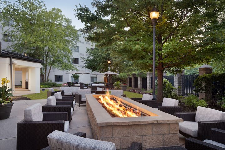Courtyard by Marriott Edison Woodbridge