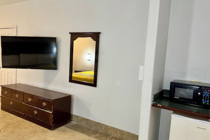 Texas Inn and Suites City Center at University Dr.