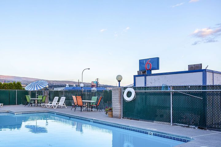 Pool 4 of 27