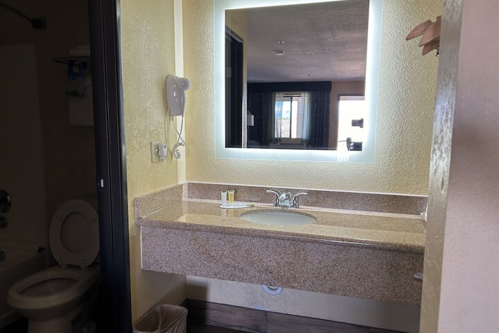 Days Inn by Wyndham Holbrook