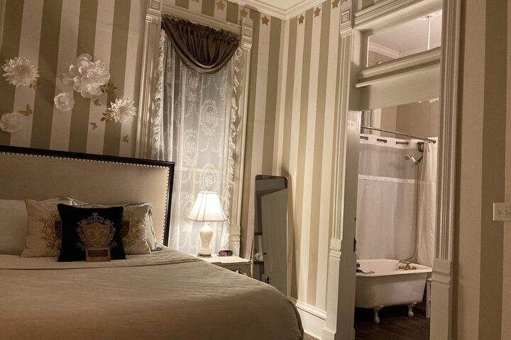 Coppersmith Inn B & B