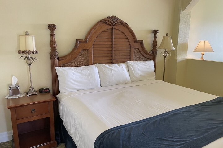 Room 32 of 63