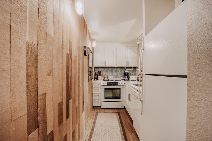 84SW - Sauna - Soaker Tub - Fireplace - Sleeps 6
