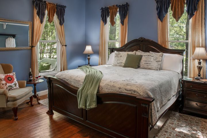 White Oak Manor Bed & Breakfast