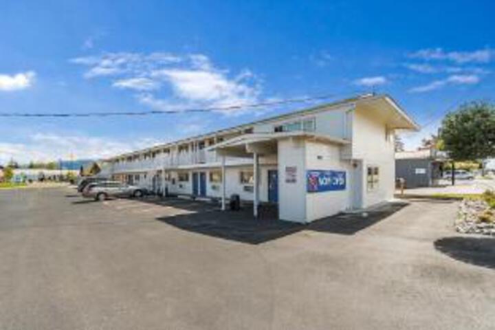 Sterling Motor Inn