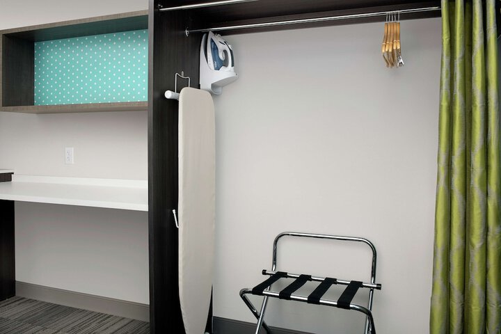 Room 11 of 37