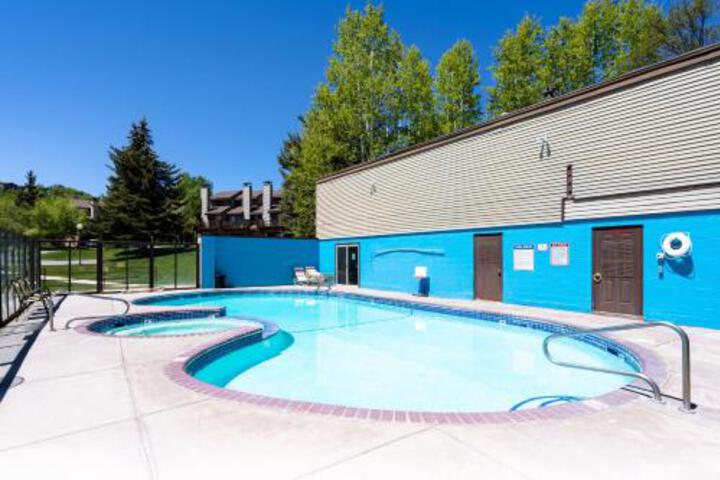 Pool 2 of 6
