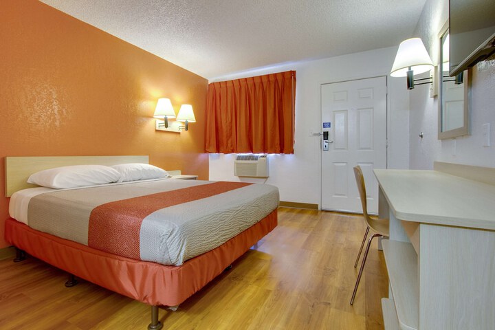 Room 16 of 32