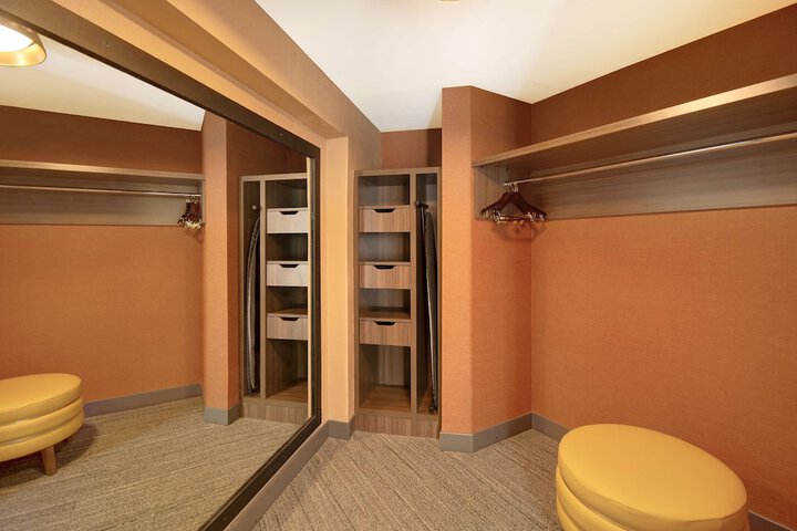 Room 50 of 104