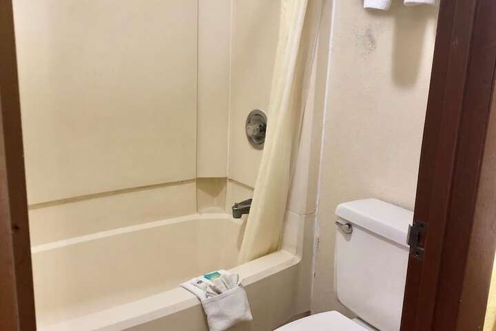 Room 4 of 20