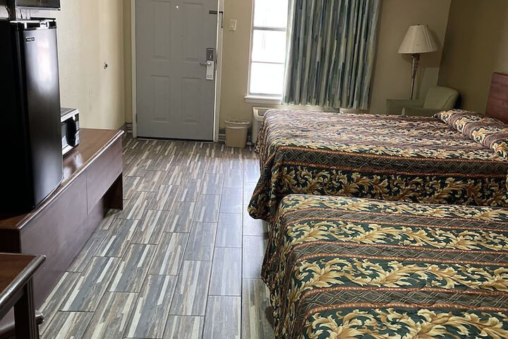 Room 34 of 40