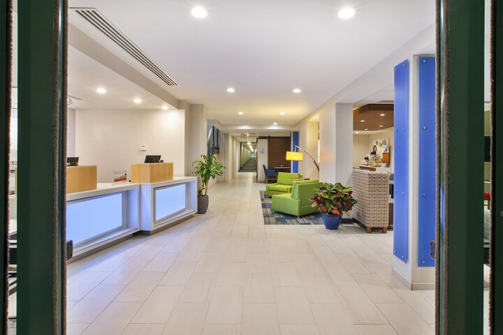 Holiday Inn Express Hotel & Suites Rochester - Victor by IHG