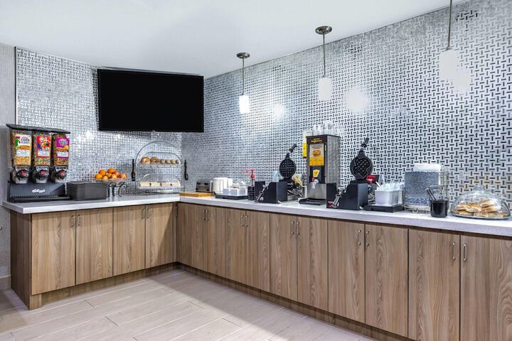 La Quinta Inn & Suites by Wyndham Paris