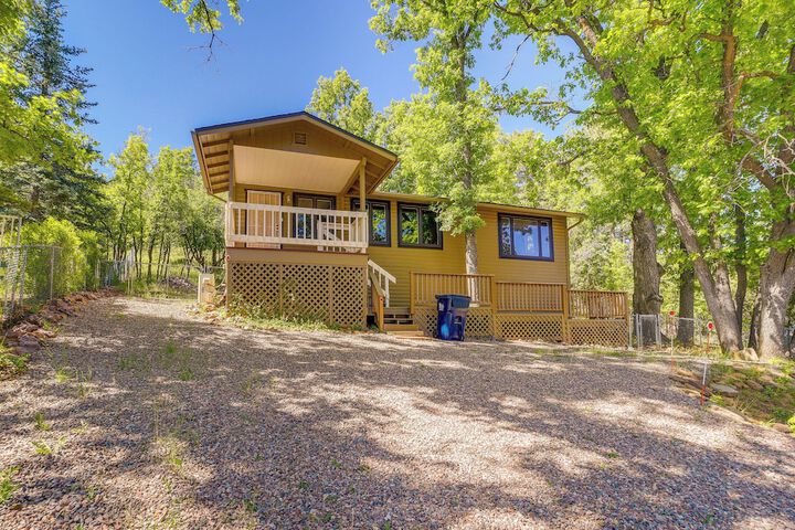 Strawberry Cabin Rental w / Deck & Mountain Views!