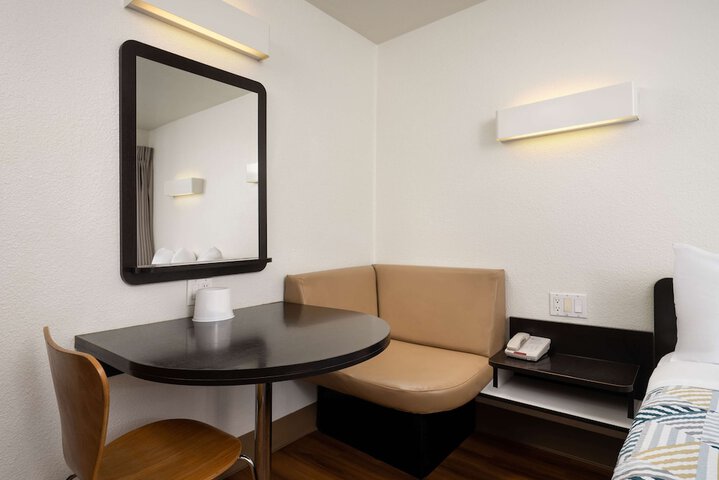 Room 18 of 37