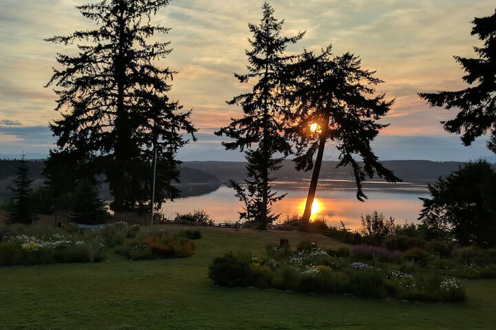 The Bluff on Whidbey B & B