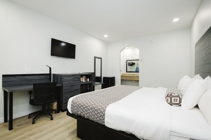 Sapphire Inn and Suites