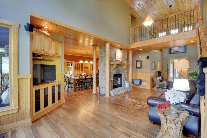 Ellijay Cabin Rental w / Hot Tub + Mountain Views!